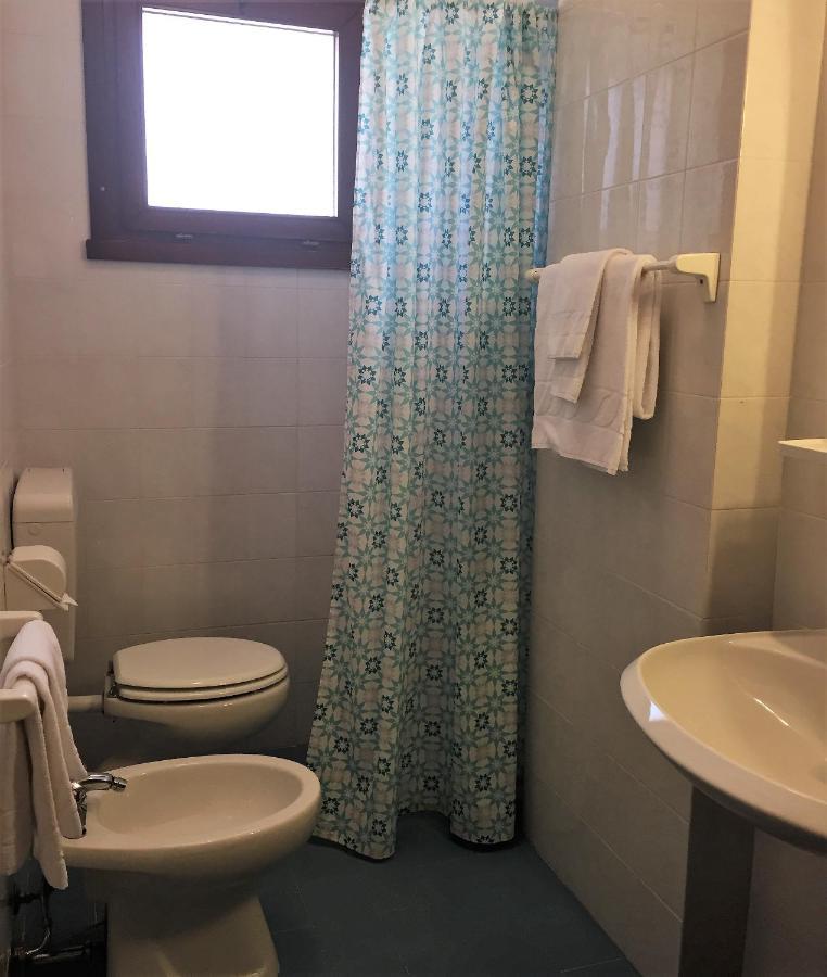 Hotel Desiree Lignano Sabbiadoro Bagian luar foto