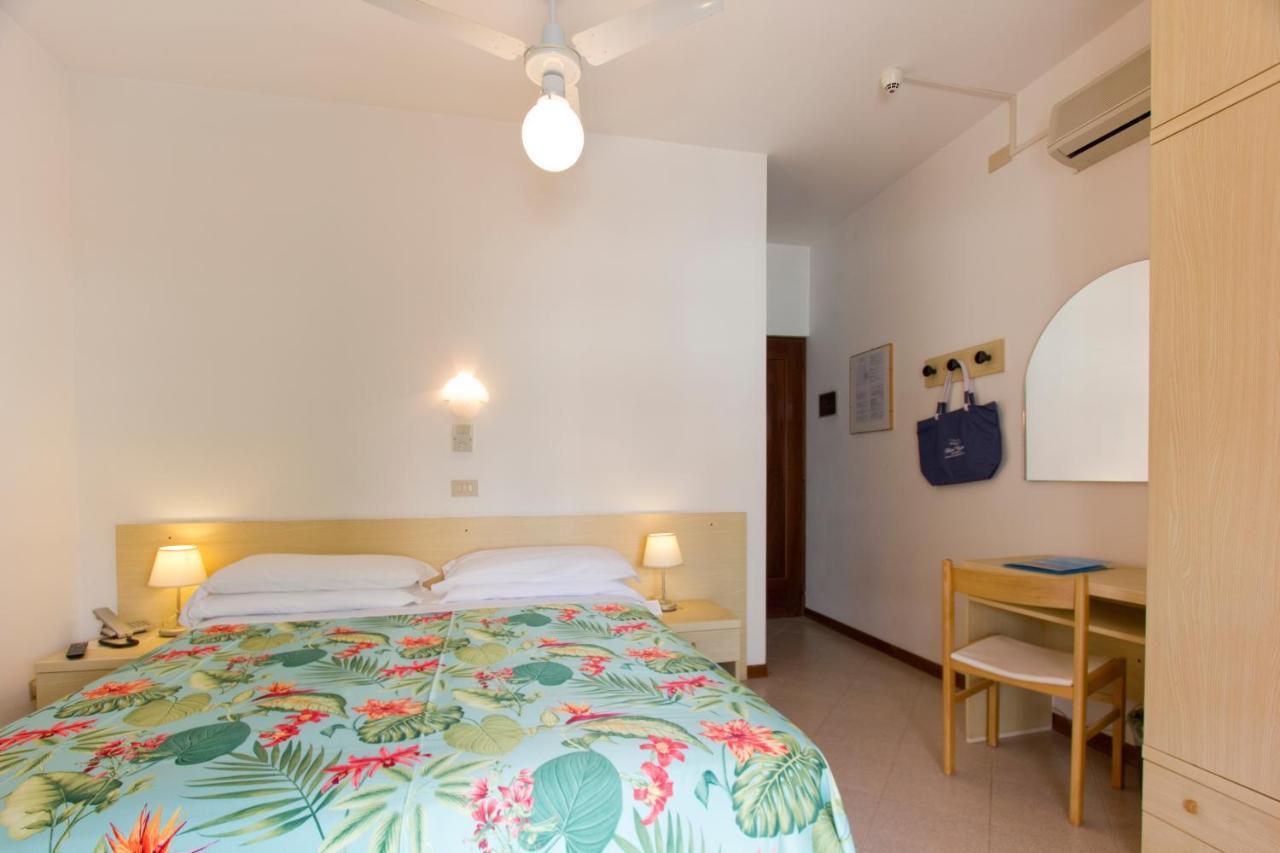 Hotel Desiree Lignano Sabbiadoro Ruang foto