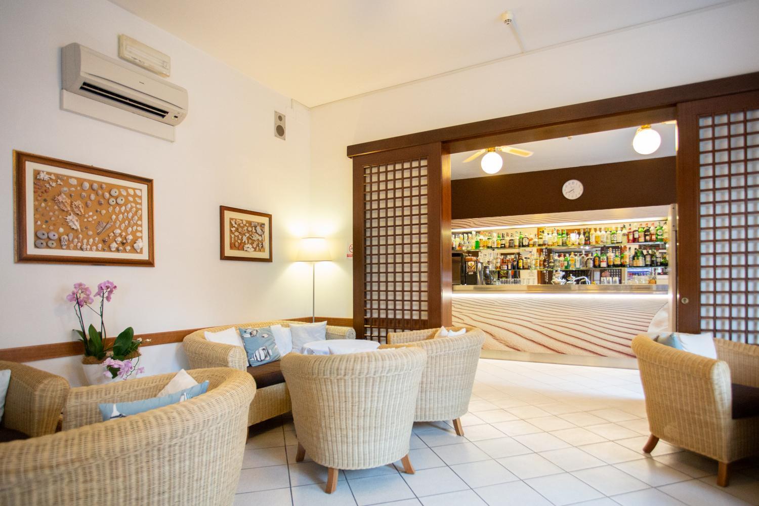 Hotel Desiree Lignano Sabbiadoro Bagian luar foto