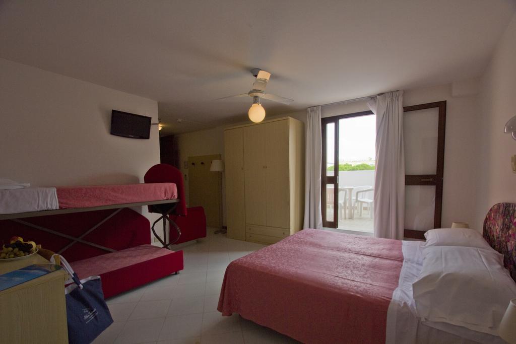 Hotel Desiree Lignano Sabbiadoro Bagian luar foto